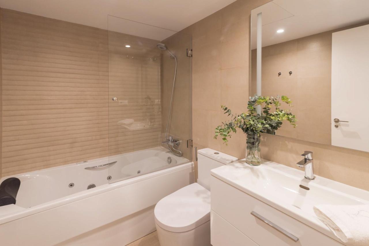 Premium Apartment & Free Parking By Ele Apartments Малага Екстер'єр фото